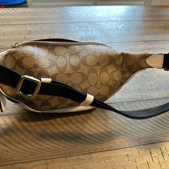 Coach Cream and Tan COURT BELT BAG IN SIGNATURE CANVAS - Picture 4 of 9